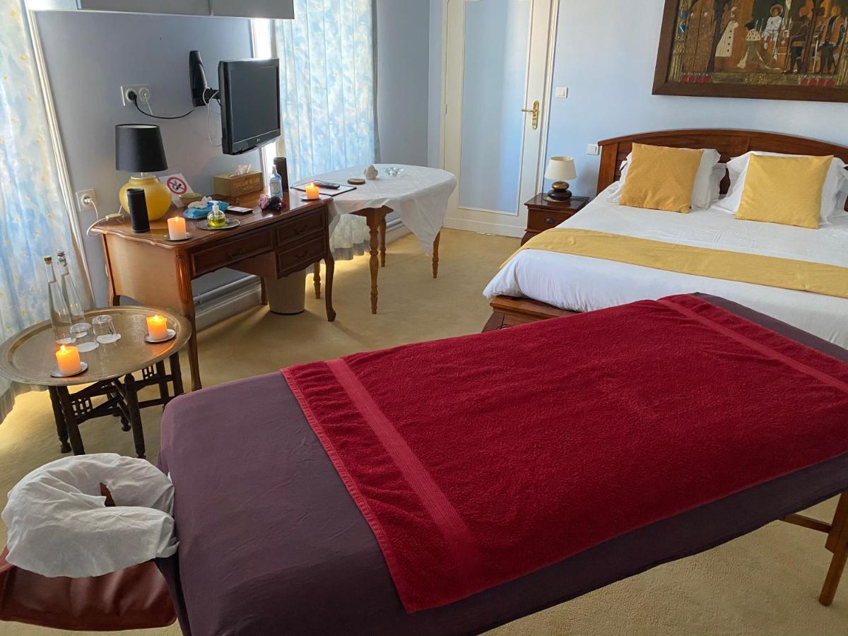 Logis Hotels Domaine Du Chatelard Dirac Luaran gambar