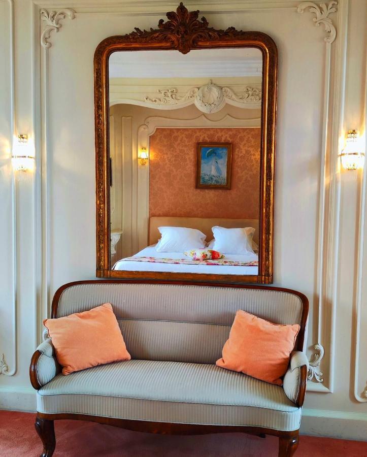 Logis Hotels Domaine Du Chatelard Dirac Luaran gambar