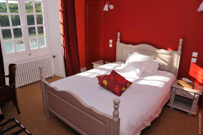 Logis Hotels Domaine Du Chatelard Dirac Luaran gambar
