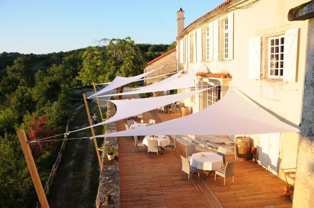 Logis Hotels Domaine Du Chatelard Dirac Luaran gambar